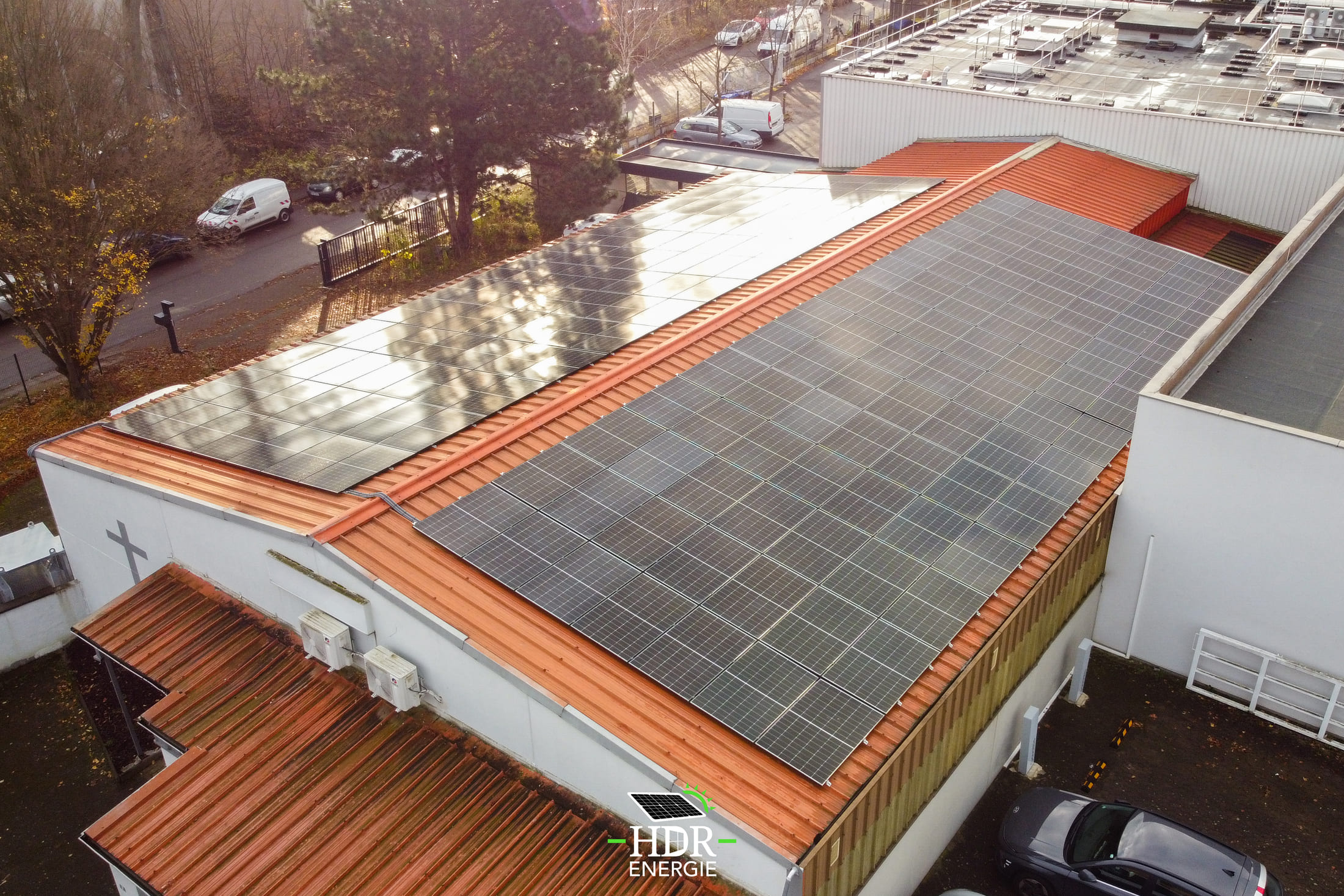 Bâtiment tertiaire – 176 panneaux – 400 m² – 78kWc